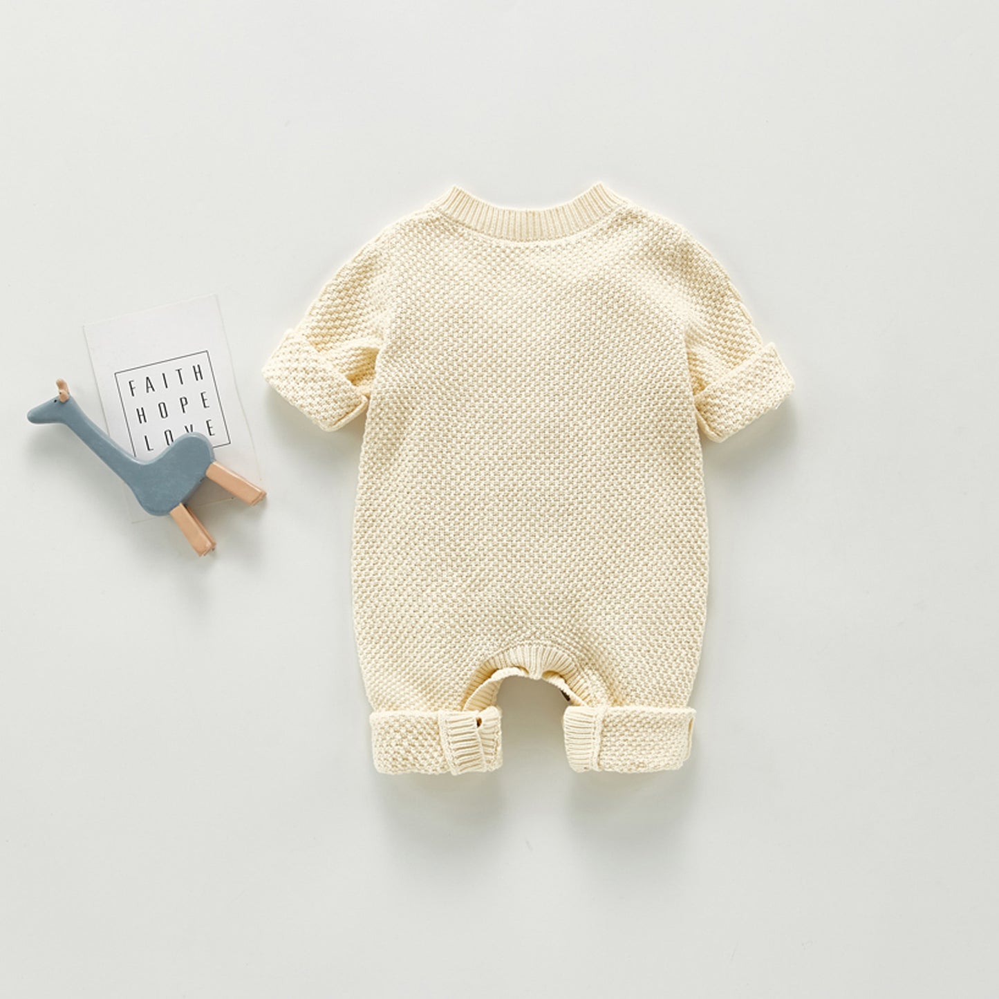 Der traditionelle Cable-Knit Strampler zum Andenken